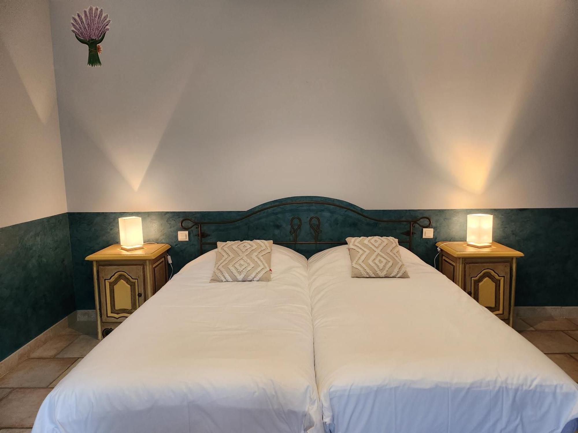Domaine Les Gendalis Bed & Breakfast Saint-Saturnin-lès-Avignon Exterior photo