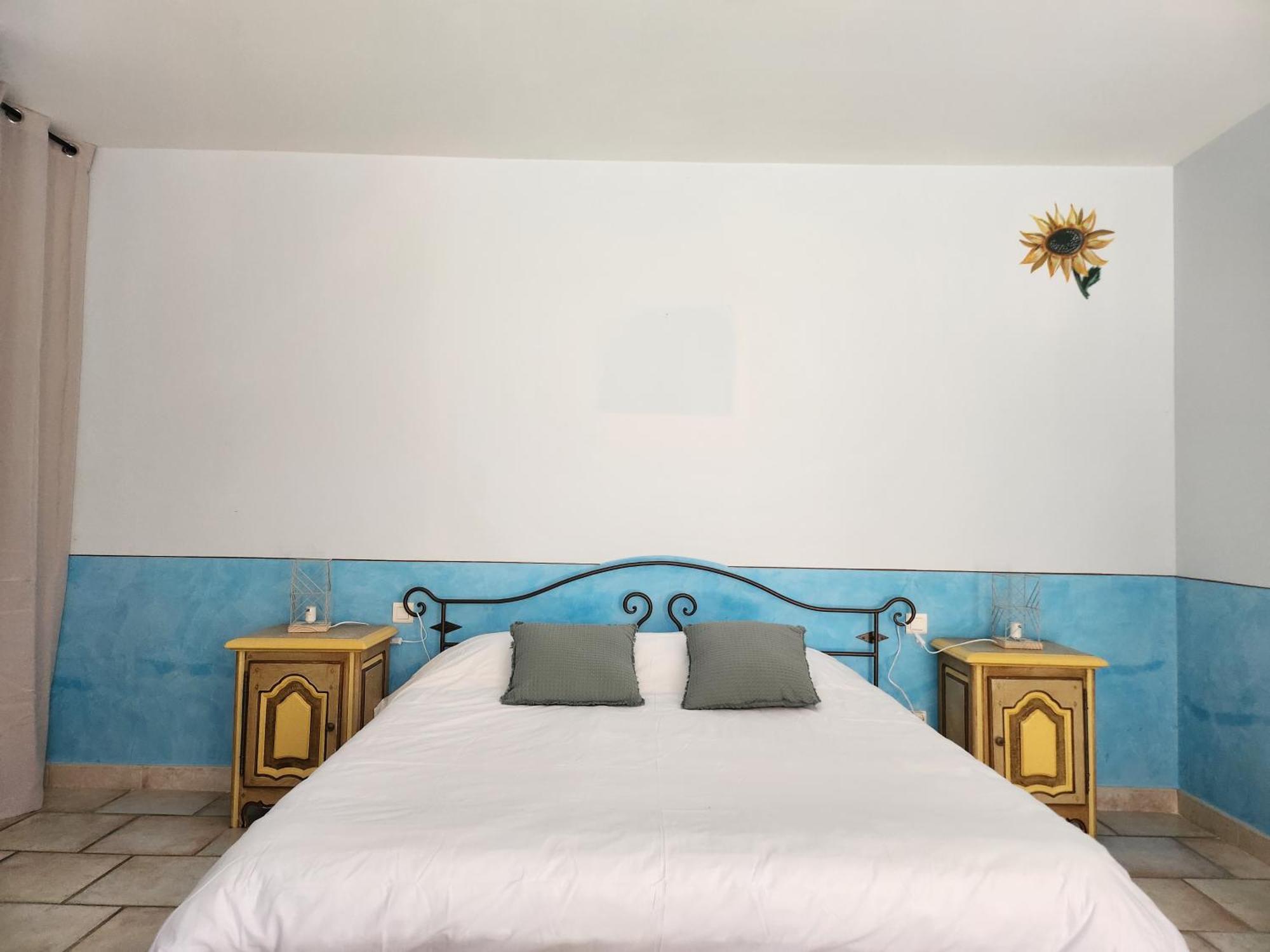 Domaine Les Gendalis Bed & Breakfast Saint-Saturnin-lès-Avignon Exterior photo