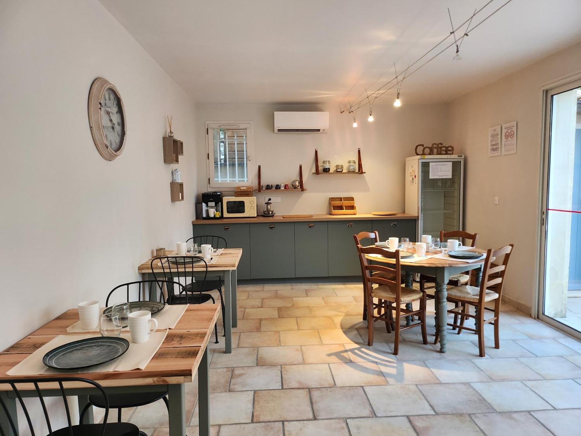 Domaine Les Gendalis Bed & Breakfast Saint-Saturnin-lès-Avignon Exterior photo