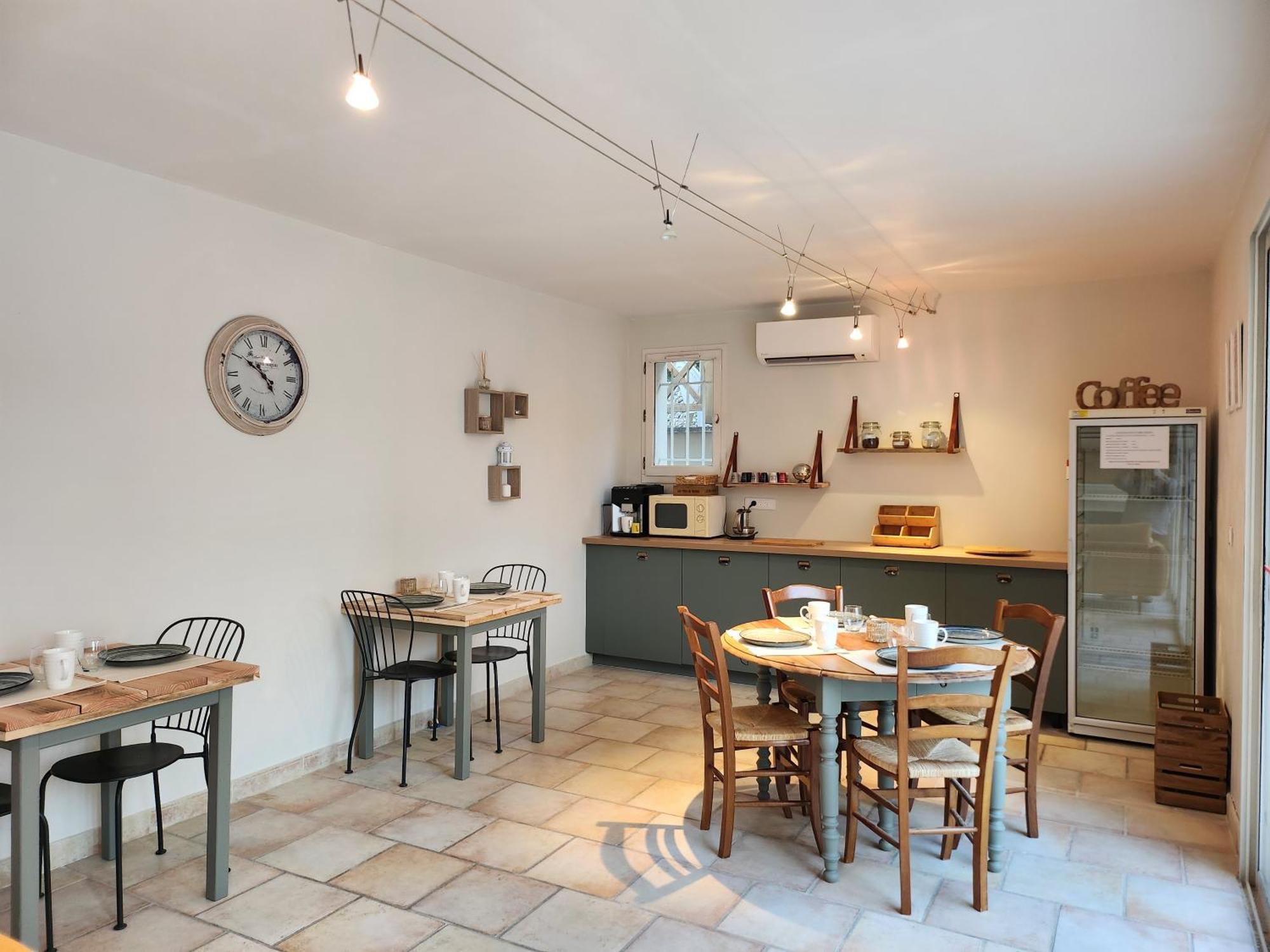 Domaine Les Gendalis Bed & Breakfast Saint-Saturnin-lès-Avignon Exterior photo