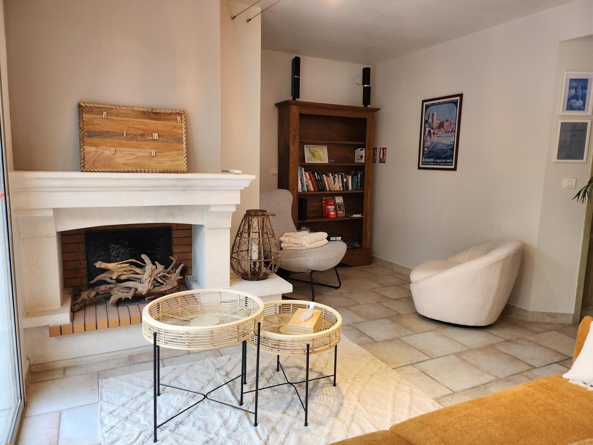 Domaine Les Gendalis Bed & Breakfast Saint-Saturnin-lès-Avignon Exterior photo