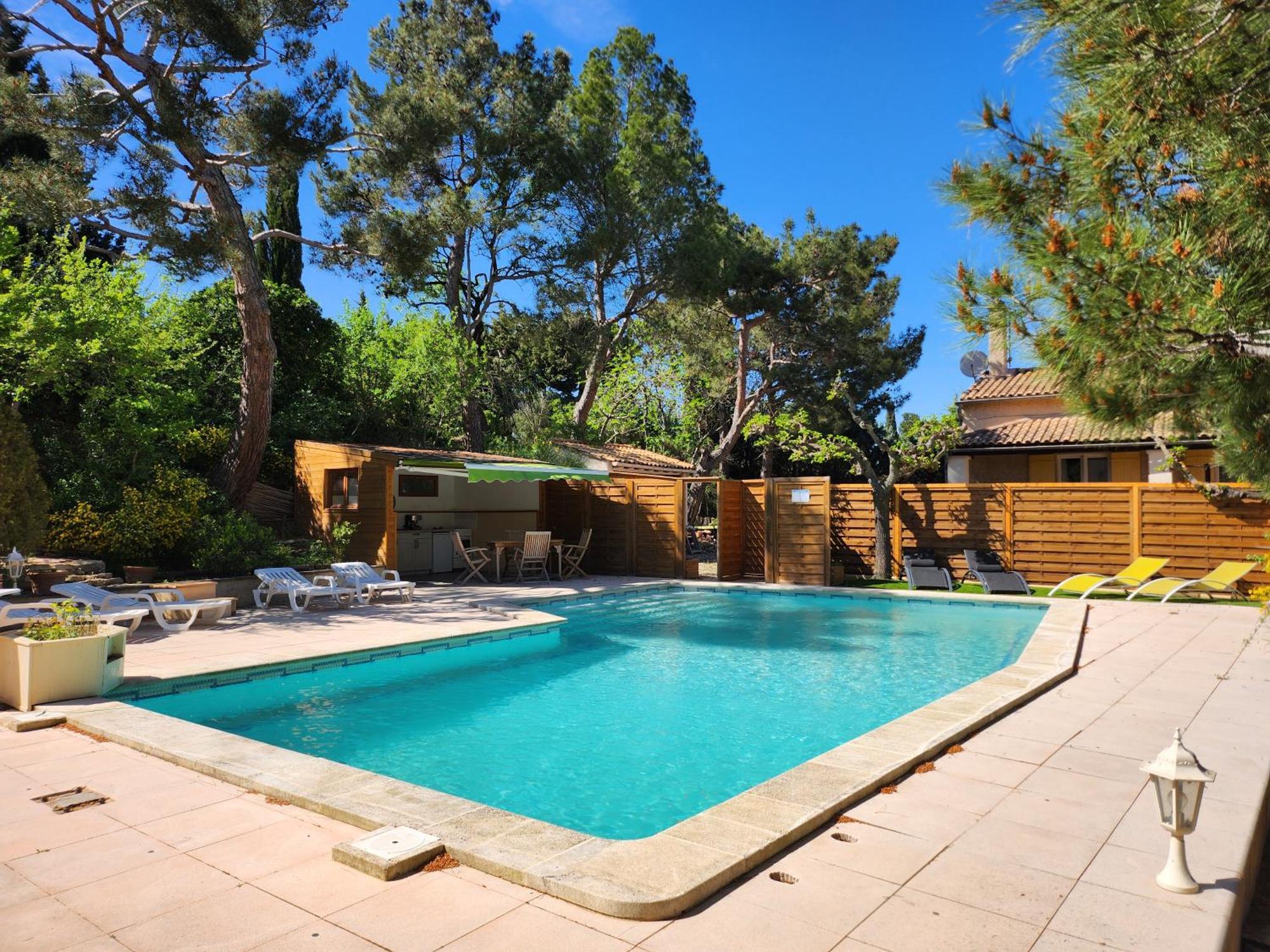 Domaine Les Gendalis Bed & Breakfast Saint-Saturnin-lès-Avignon Exterior photo