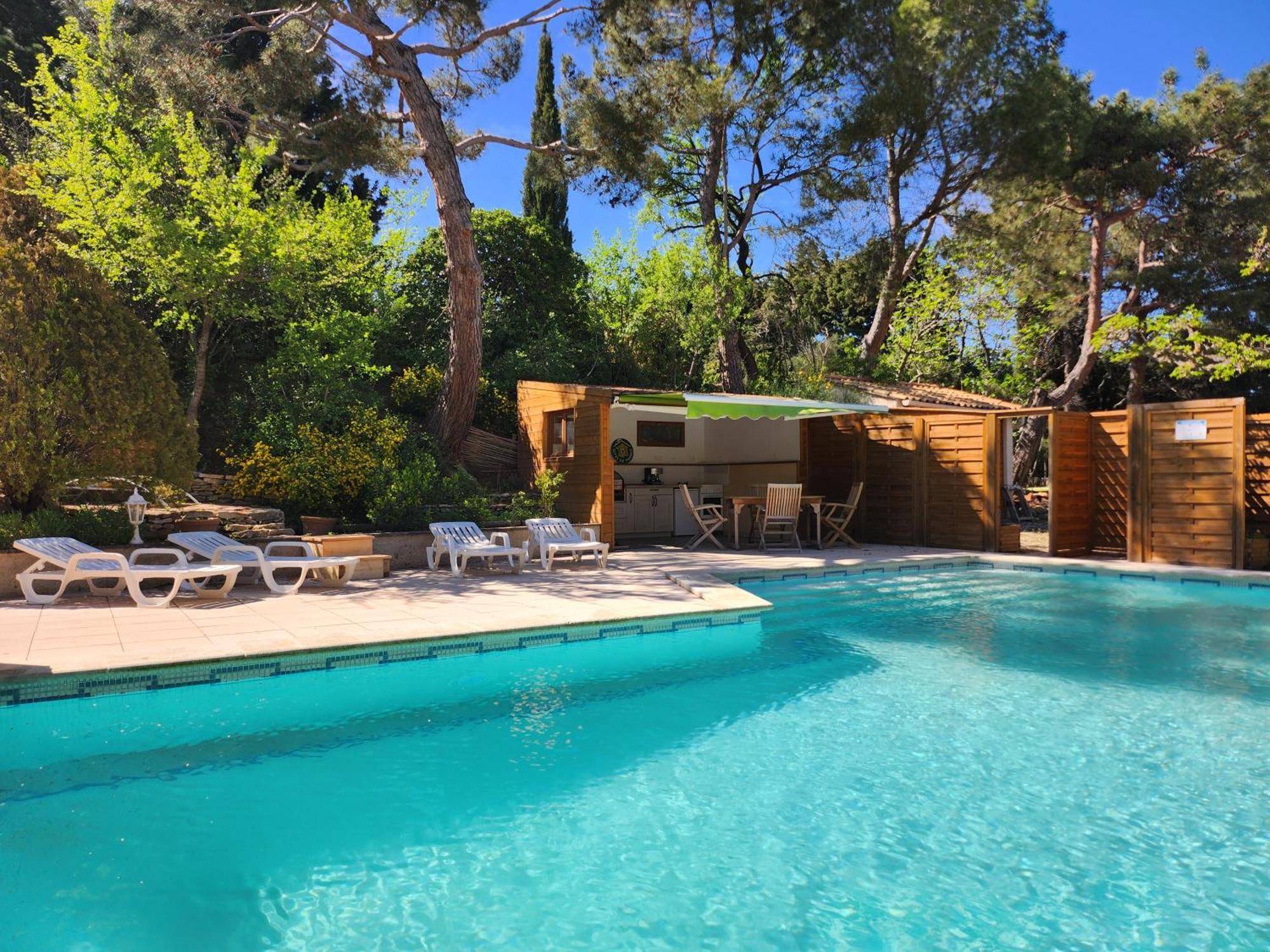 Domaine Les Gendalis Bed & Breakfast Saint-Saturnin-lès-Avignon Exterior photo