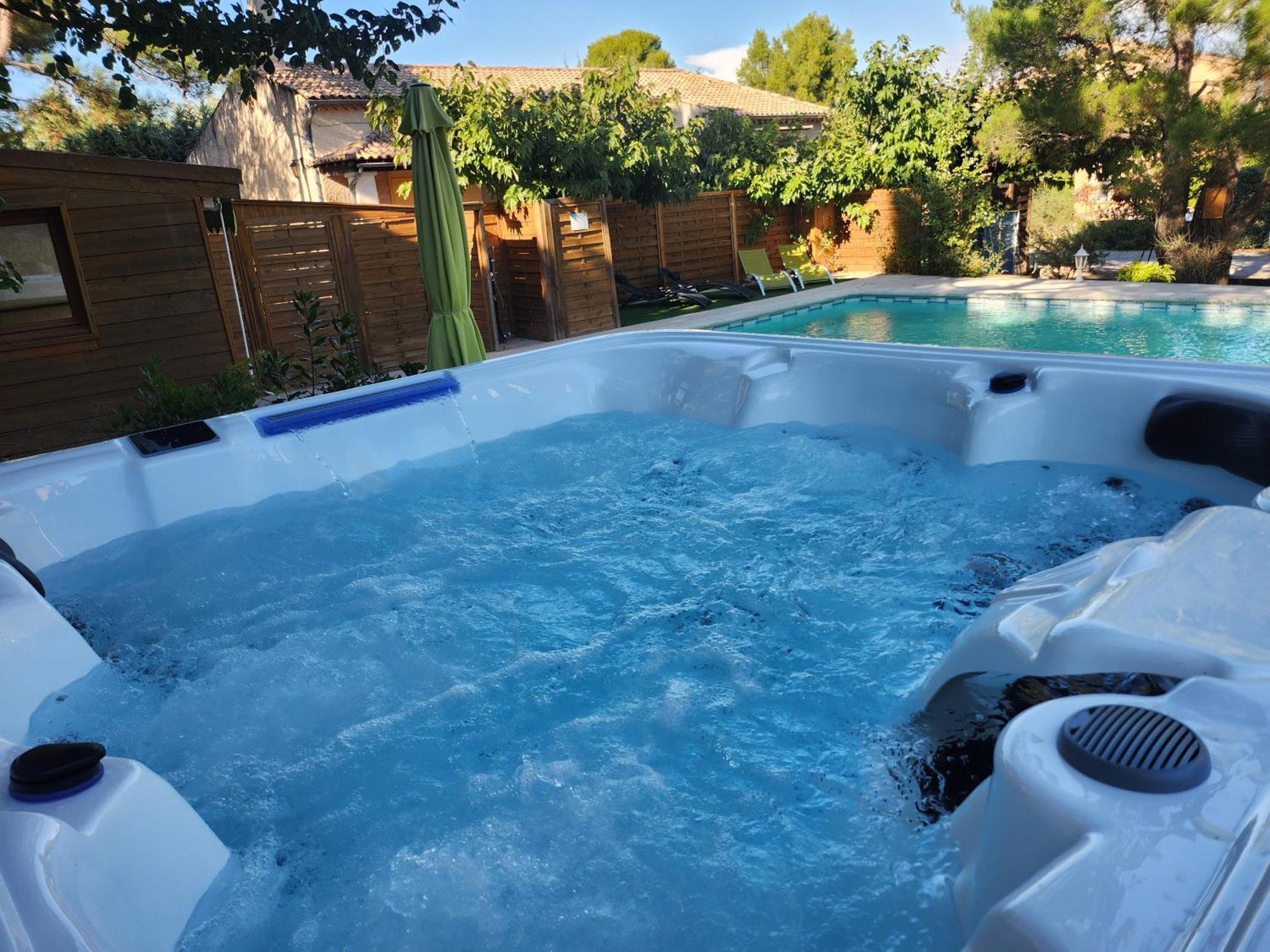 Domaine Les Gendalis Bed & Breakfast Saint-Saturnin-lès-Avignon Exterior photo